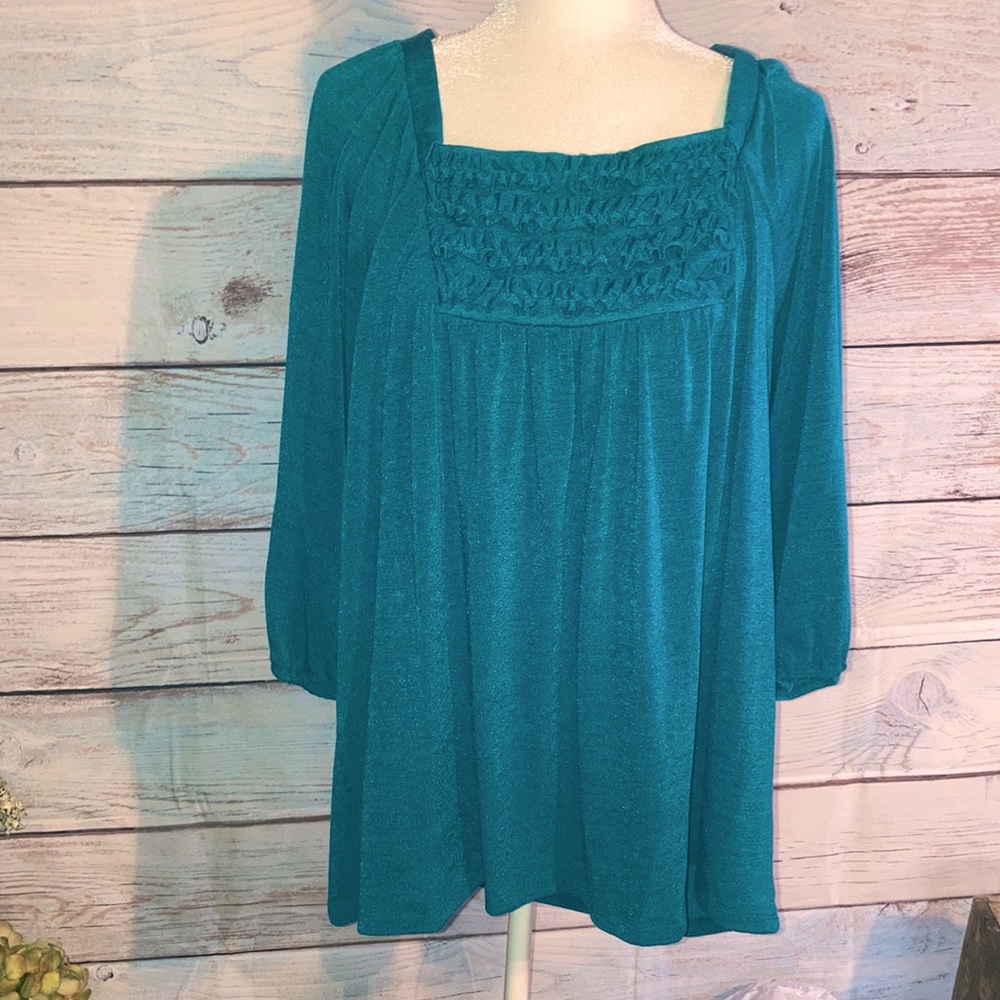 22/24 Dress Barn square neck ruffled top. 3/4 sleeve. Excellent condition